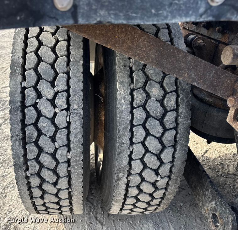 image for item ER0044 2007 Kenworth T800 semi truck