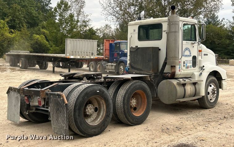 image for item ET3330 1998 International 9200 semi truck