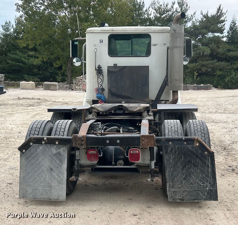 image for item ET3330 1998 International 9200 semi truck