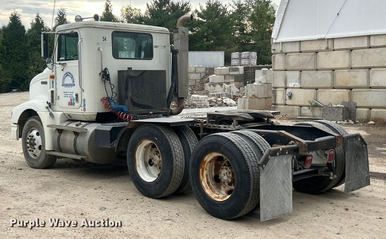 image for item ET3330 1998 International 9200 semi truck