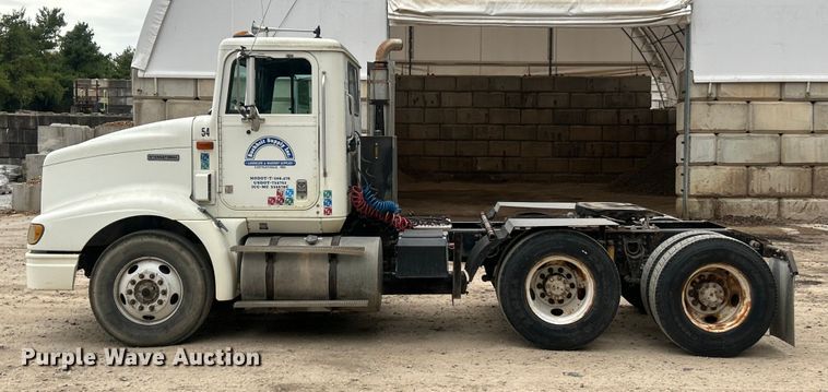 image for item ET3330 1998 International 9200 semi truck