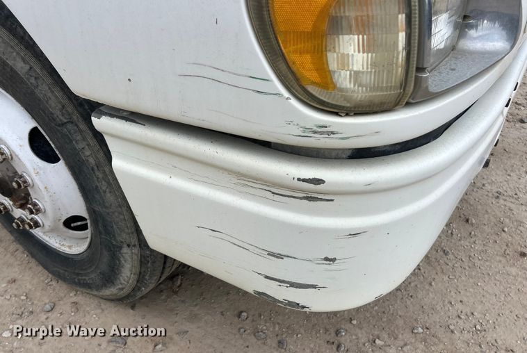 image for item ET3330 1998 International 9200 semi truck