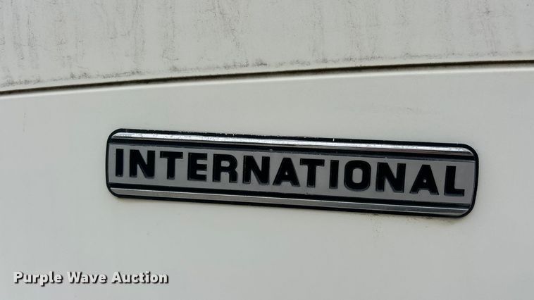 image for item ET3330 1998 International 9200 semi truck