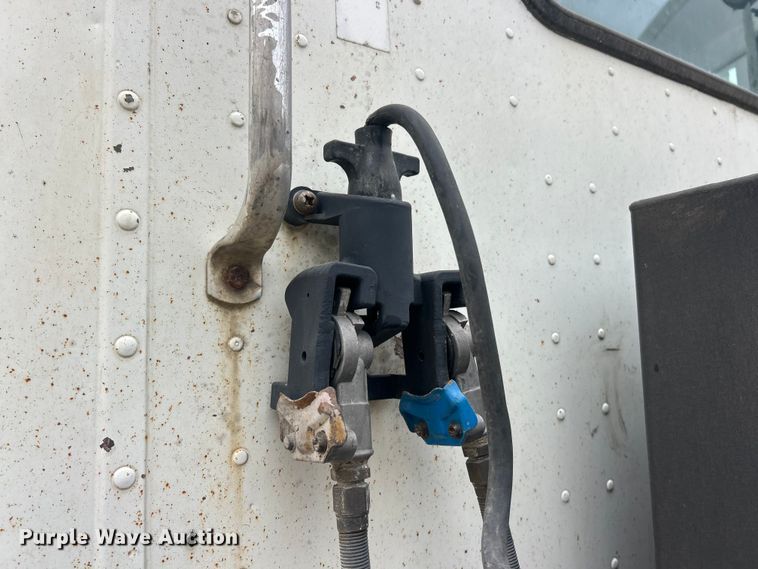 image for item ET3330 1998 International 9200 semi truck