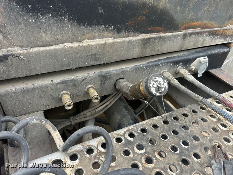 image for item ET3330 1998 International 9200 semi truck