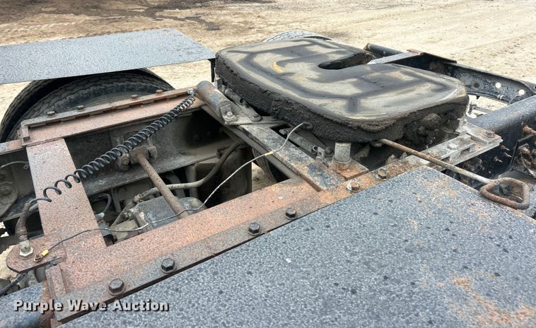 image for item ET3330 1998 International 9200 semi truck