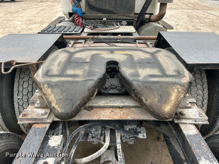 image for item ET3330 1998 International 9200 semi truck