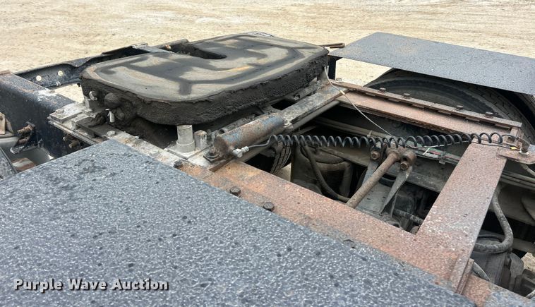 image for item ET3330 1998 International 9200 semi truck