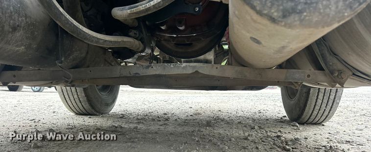 image for item ET3330 1998 International 9200 semi truck