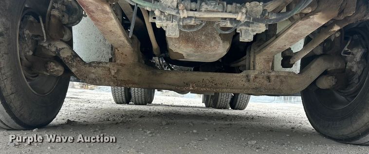 image for item ET3330 1998 International 9200 semi truck