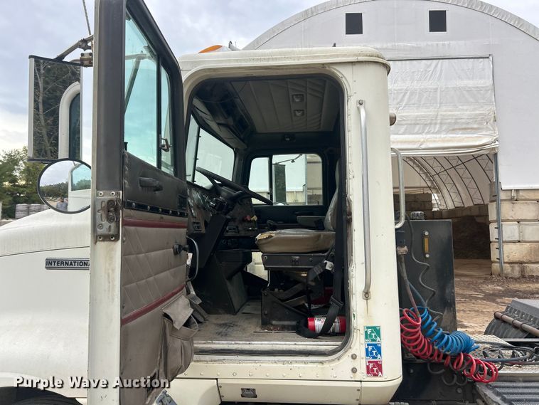 image for item ET3330 1998 International 9200 semi truck