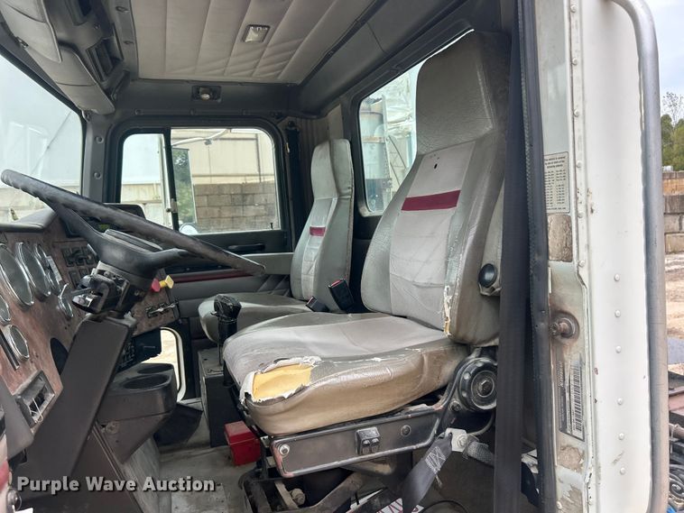 image for item ET3330 1998 International 9200 semi truck