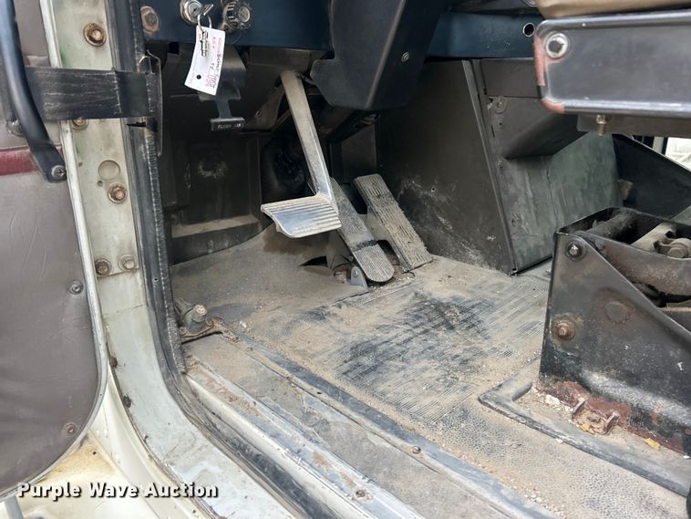 image for item ET3330 1998 International 9200 semi truck