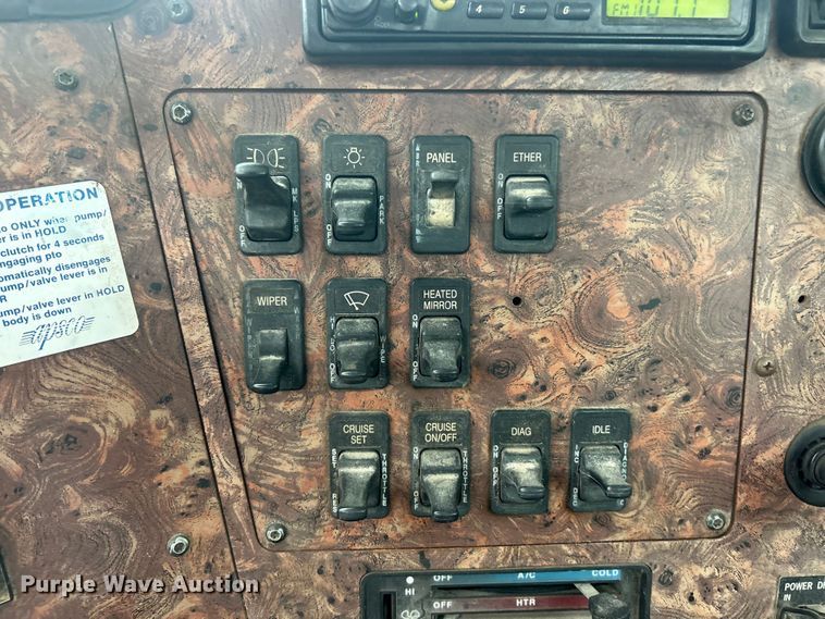 image for item ET3330 1998 International 9200 semi truck