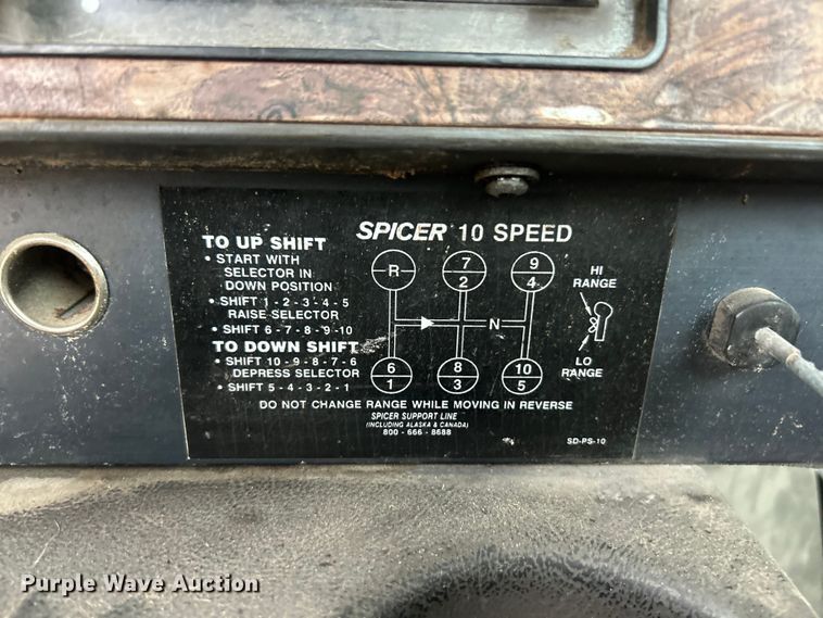 image for item ET3330 1998 International 9200 semi truck