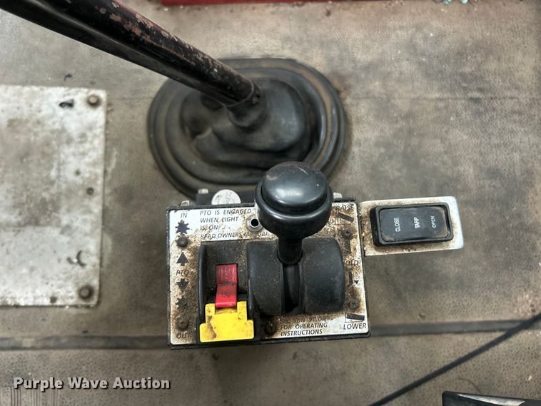 image for item ET3330 1998 International 9200 semi truck