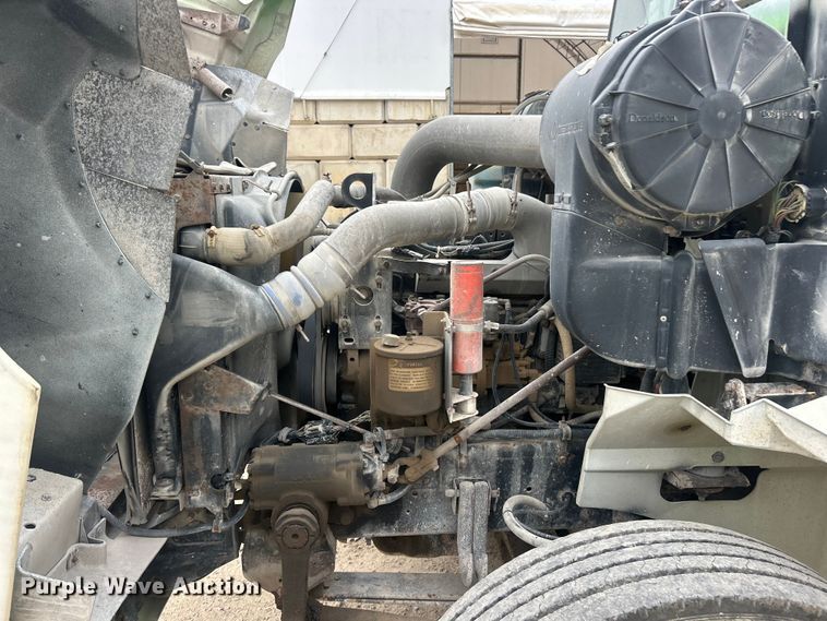 image for item ET3330 1998 International 9200 semi truck