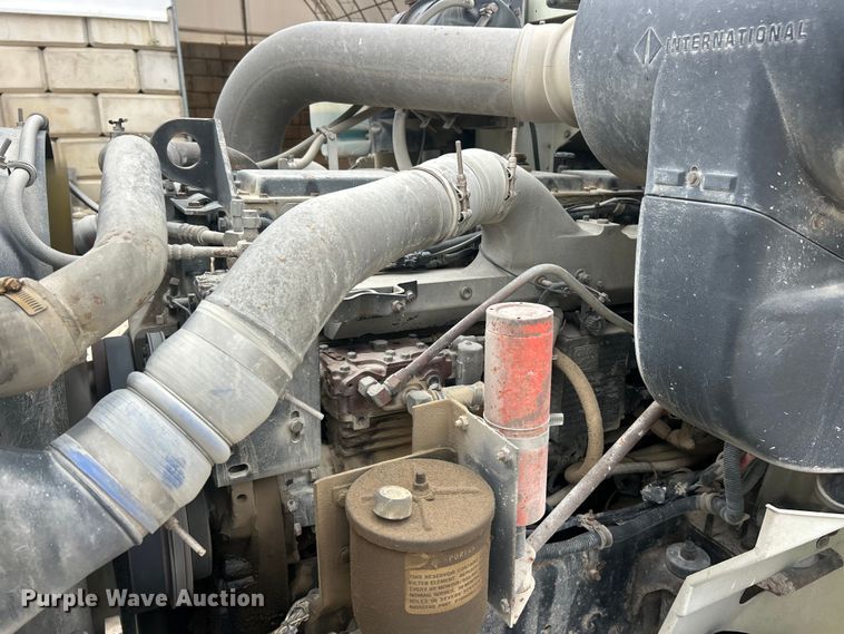 image for item ET3330 1998 International 9200 semi truck