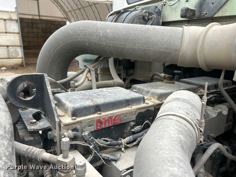 image for item ET3330 1998 International 9200 semi truck