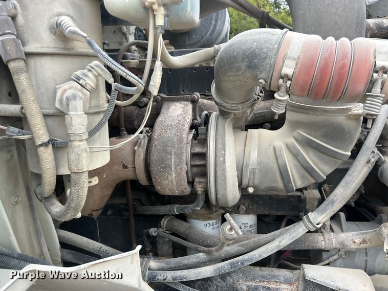 image for item ET3330 1998 International 9200 semi truck