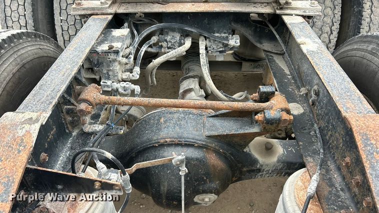 image for item ET3330 1998 International 9200 semi truck