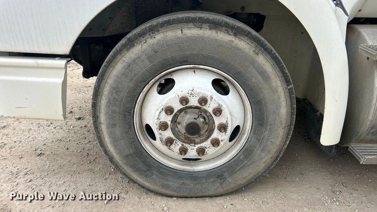 image for item ET3330 1998 International 9200 semi truck