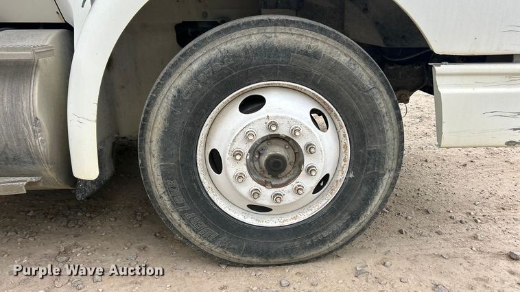 image for item ET3330 1998 International 9200 semi truck