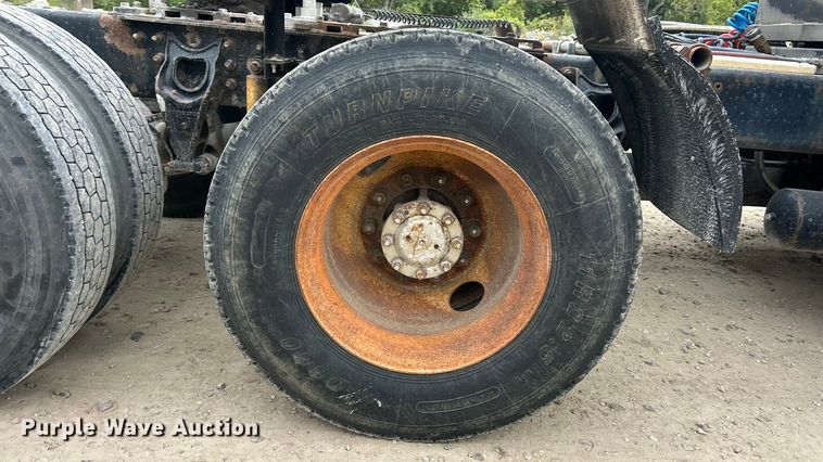 image for item ET3330 1998 International 9200 semi truck