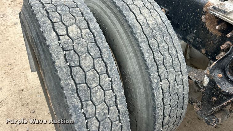 image for item ET3330 1998 International 9200 semi truck