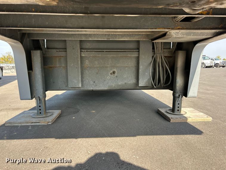 image for item ET3358 1998 Trail King TK70HT-462 drop deck hydraulic tail equipment trailer