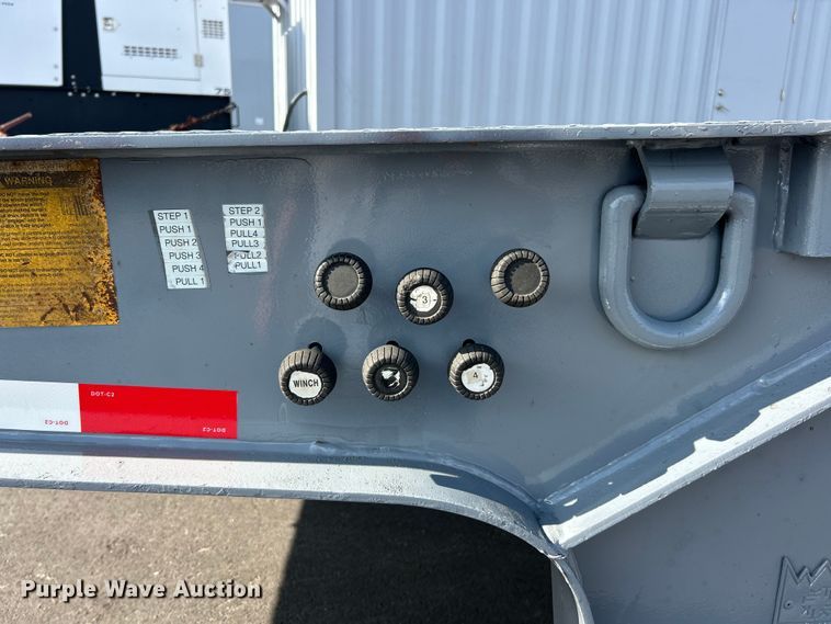 image for item ET3358 1998 Trail King TK70HT-462 drop deck hydraulic tail equipment trailer