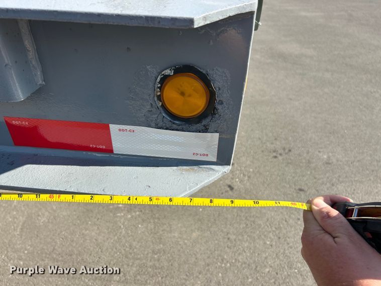 image for item ET3358 1998 Trail King TK70HT-462 drop deck hydraulic tail equipment trailer