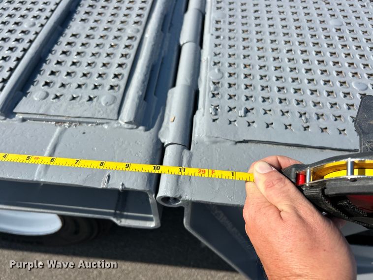 image for item ET3358 1998 Trail King TK70HT-462 drop deck hydraulic tail equipment trailer