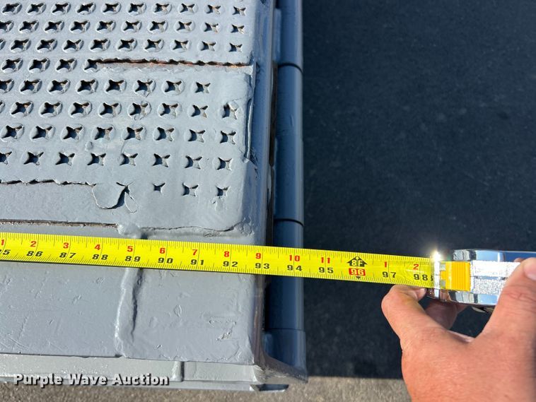 image for item ET3358 1998 Trail King TK70HT-462 drop deck hydraulic tail equipment trailer