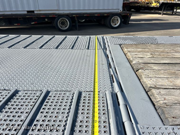 image for item ET3358 1998 Trail King TK70HT-462 drop deck hydraulic tail equipment trailer