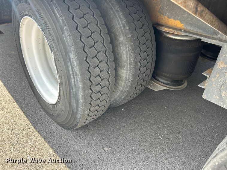 image for item ET3358 1998 Trail King TK70HT-462 drop deck hydraulic tail equipment trailer