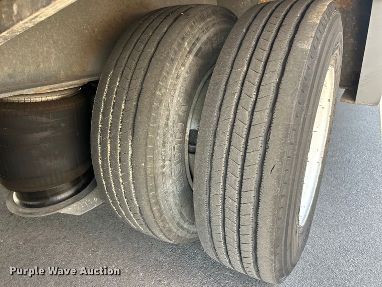 image for item ET3358 1998 Trail King TK70HT-462 drop deck hydraulic tail equipment trailer