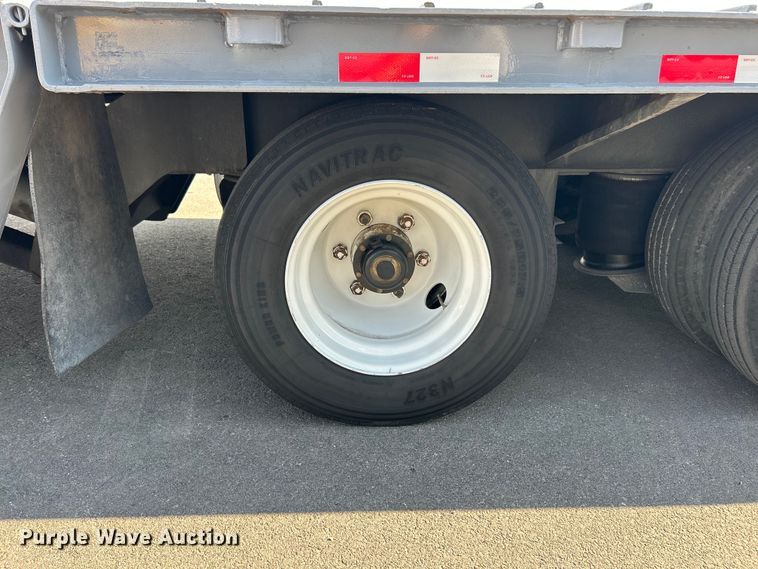 image for item ET3358 1998 Trail King TK70HT-462 drop deck hydraulic tail equipment trailer