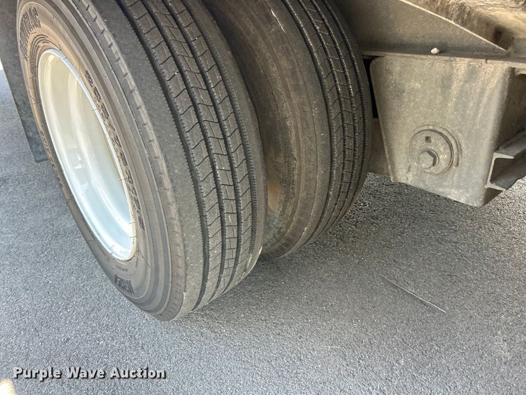 image for item ET3358 1998 Trail King TK70HT-462 drop deck hydraulic tail equipment trailer