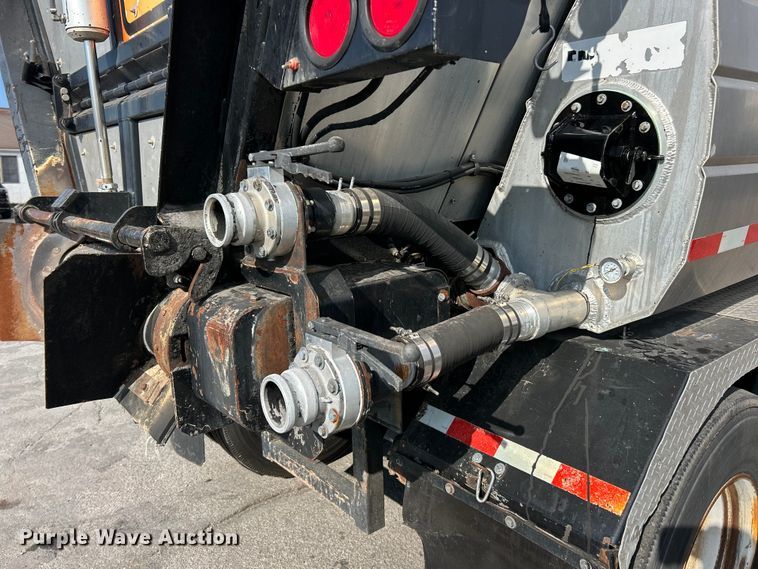 image for item ET3373 2017 Etnyre live bottom trailer