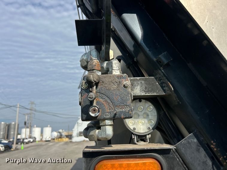 image for item ET3373 2017 Etnyre live bottom trailer