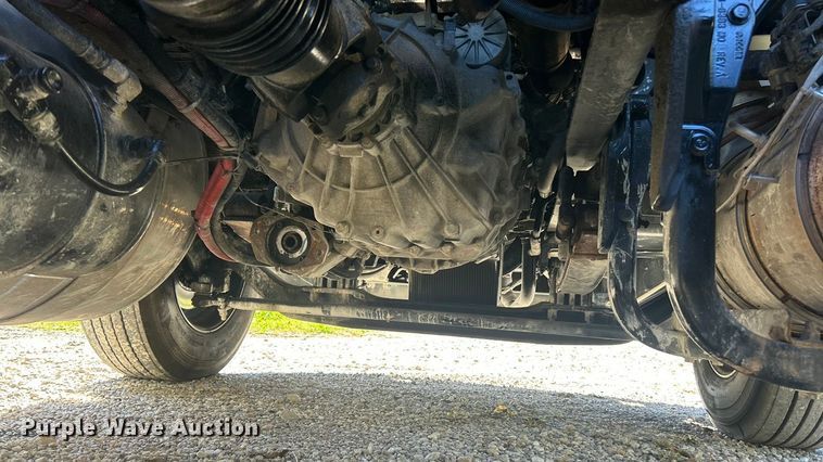 image for item ET3492 2020 Peterbilt 579 semi truck