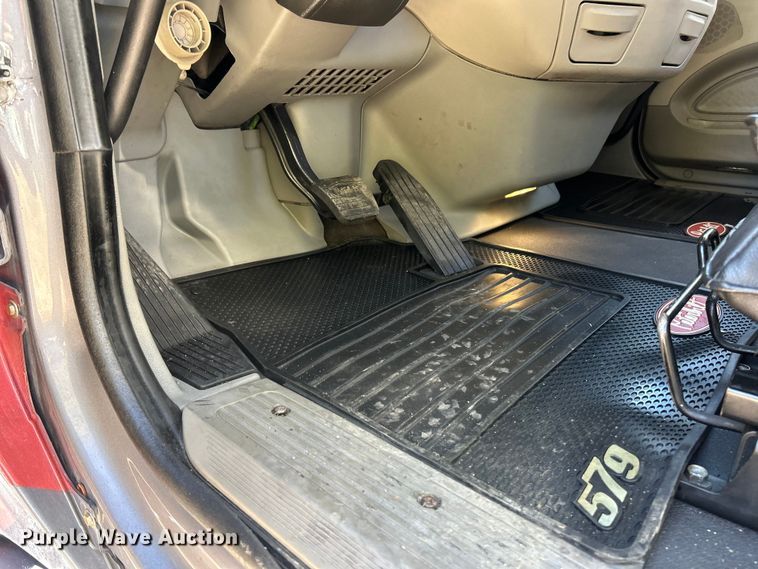 image for item ET3492 2020 Peterbilt 579 semi truck