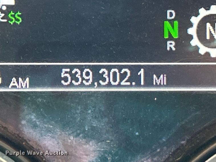 image for item ET3492 2020 Peterbilt 579 semi truck