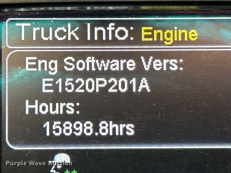 image for item ET3492 2020 Peterbilt 579 semi truck