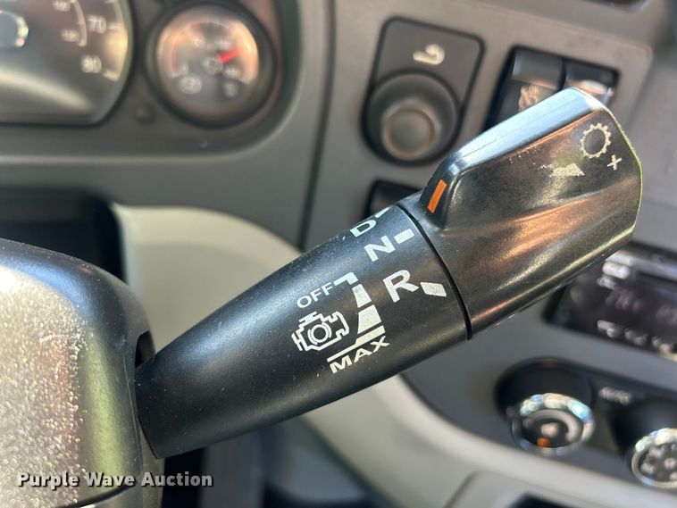 image for item ET3492 2020 Peterbilt 579 semi truck