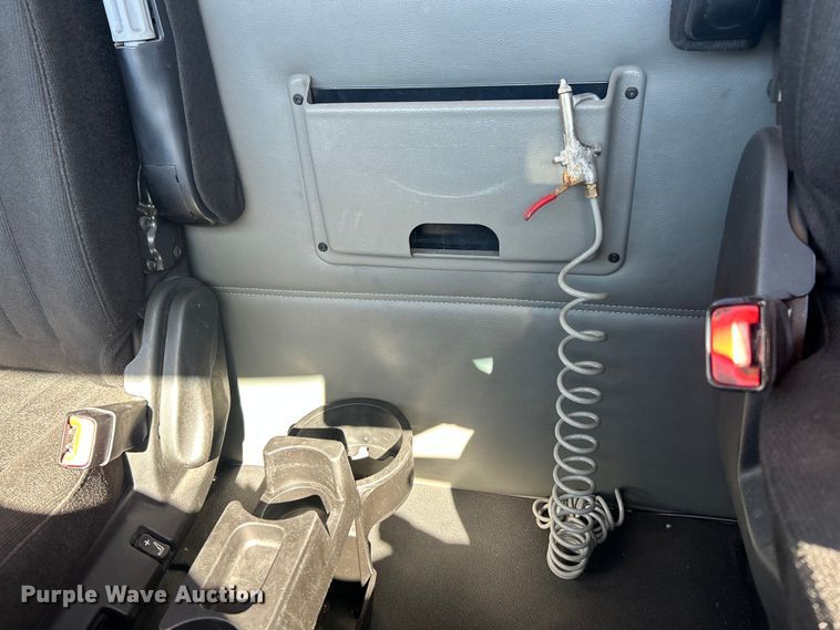 image for item ET3492 2020 Peterbilt 579 semi truck