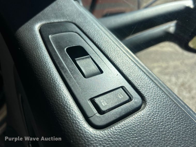 image for item ET3492 2020 Peterbilt 579 semi truck