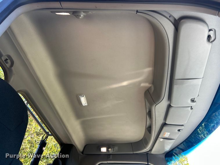 image for item ET3492 2020 Peterbilt 579 semi truck