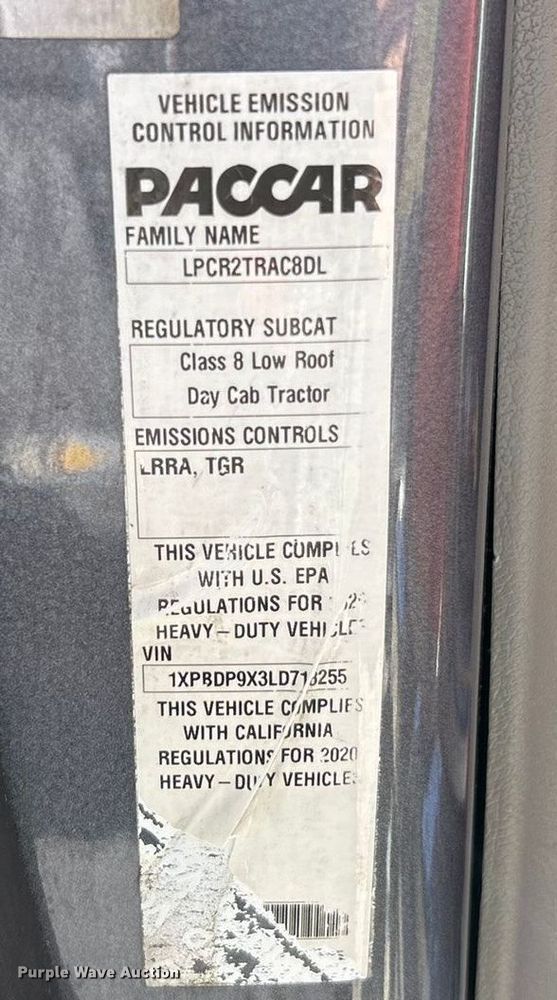 image for item ET3492 2020 Peterbilt 579 semi truck